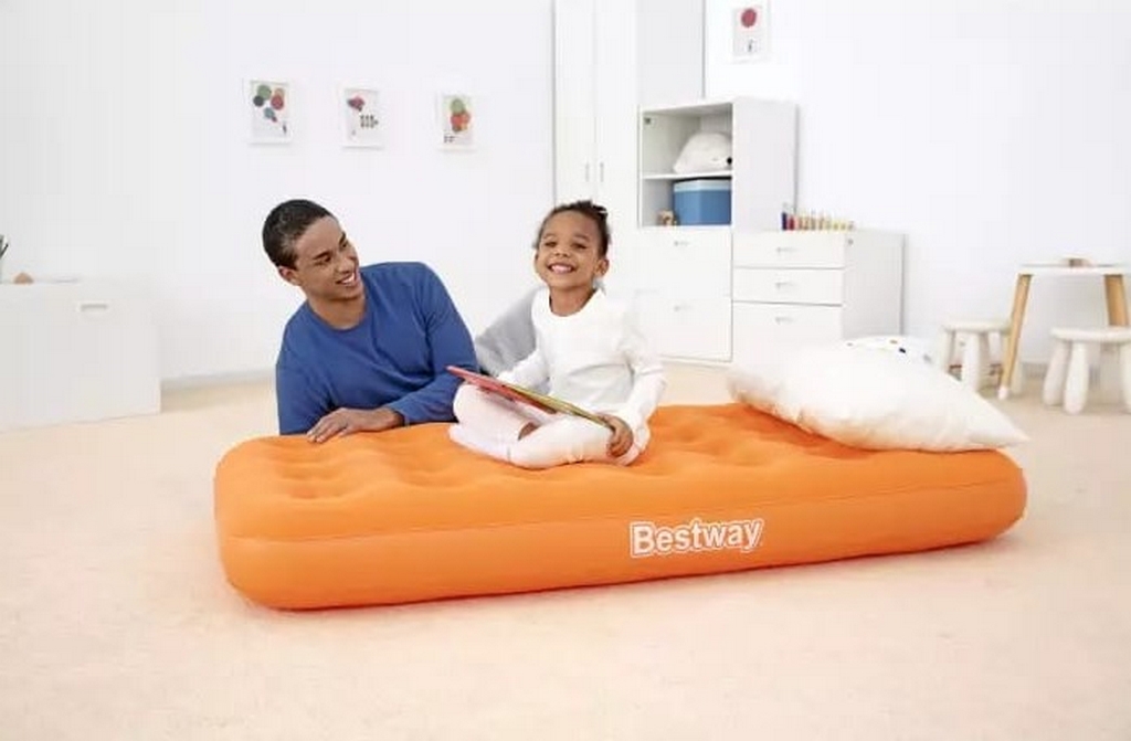 Надувной матрас 89х158х18см с ручным насосом Bestway 67918 1024_671